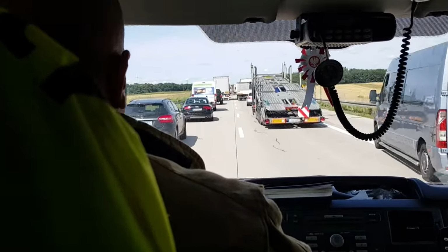 Accident on A4.  OSP publishes a movie and warns that the corridor of life does not have to be like this [WIDEO]
