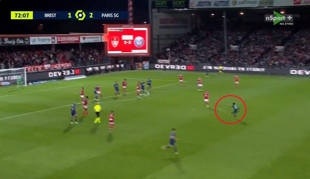 But he cut!  A powerful bomb from a football player in Paris Saint-Germain.  Messi is waiting for his debut [WIDEO] Pi³ka no¿na