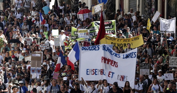 France: about 160,000 people protest health passports