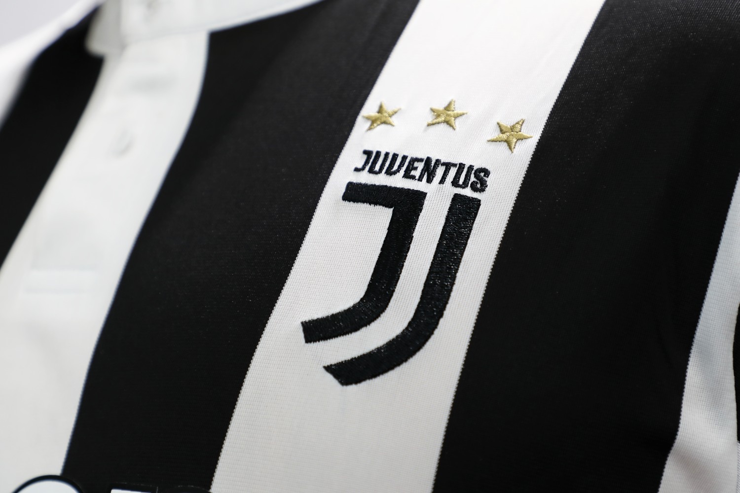 Juventus found a successor to Cristiano Ronaldo.  Medical examination time