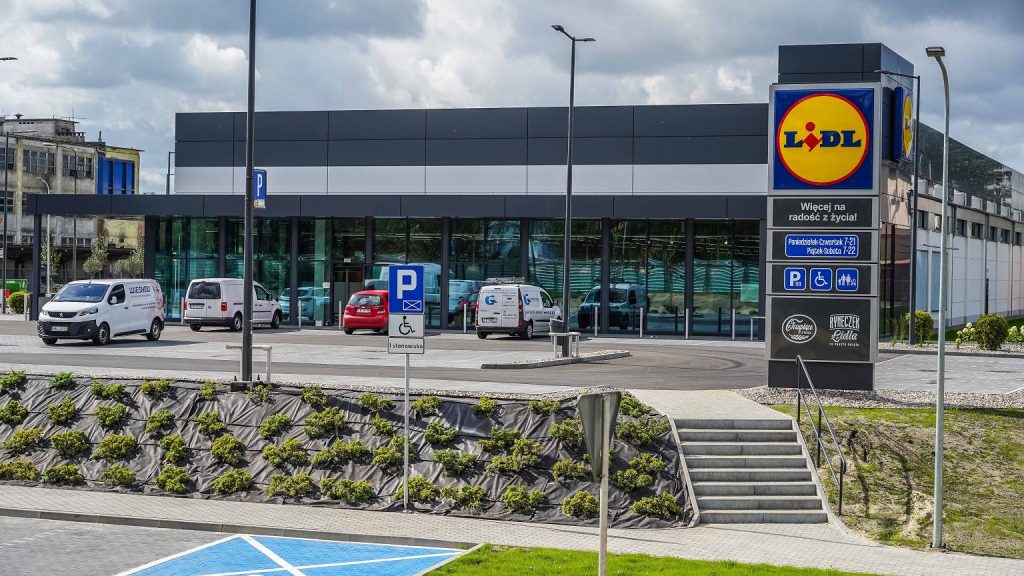 Lidl will open on Sunday?  You watch Pedronka's decisions.  'We're losing business on this'