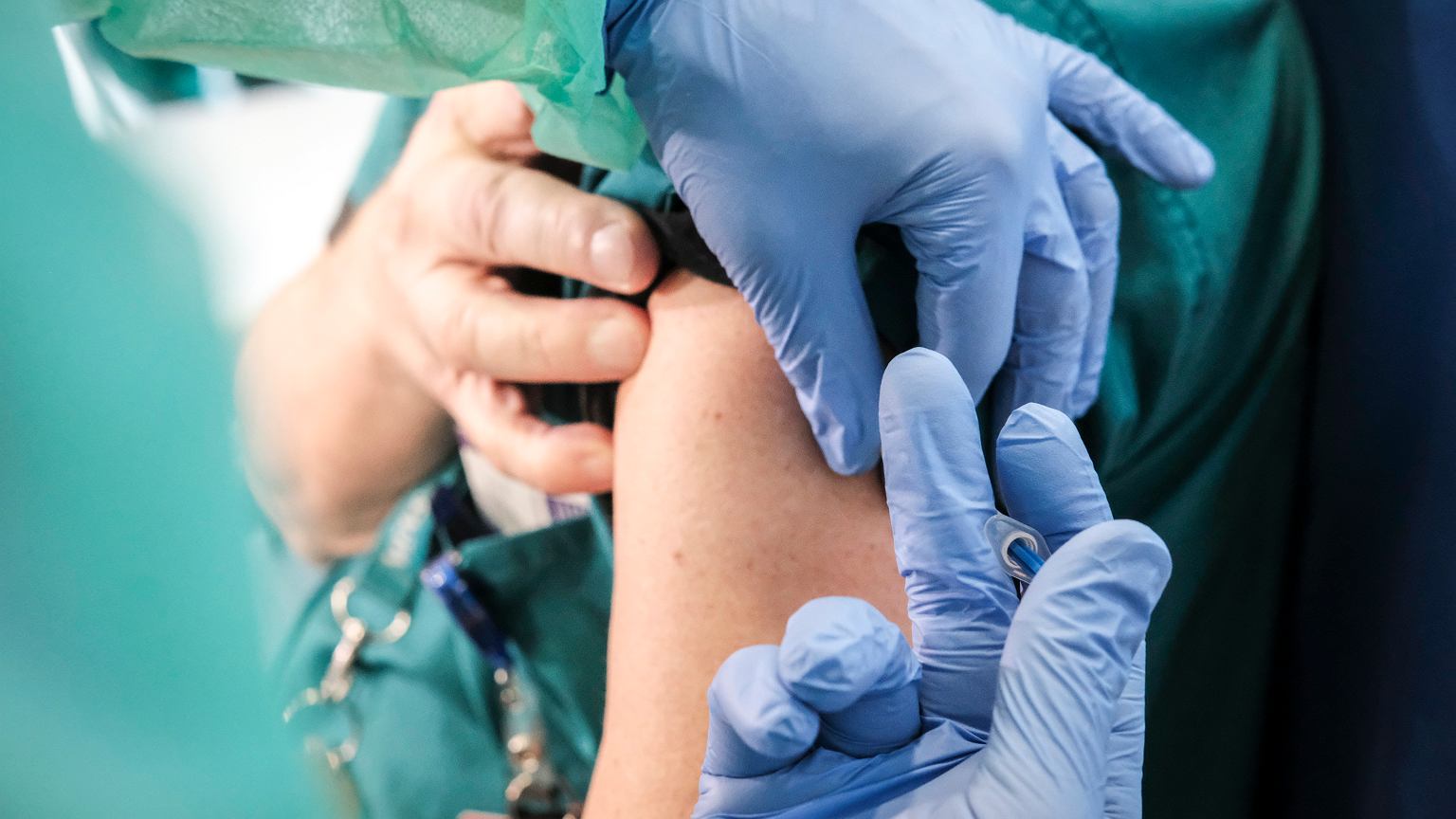Should COVID-19 vaccinations be mandatory?  Poles split [SONDA]