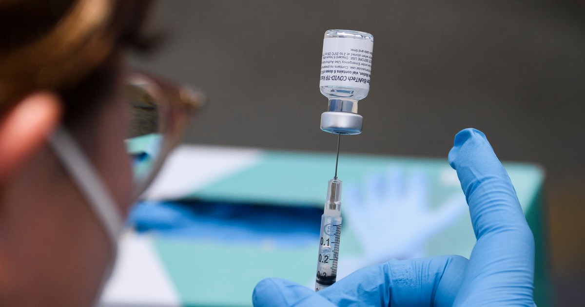 COVID-19 vaccinations due from October?  DGP: PLN 60 per vaccine