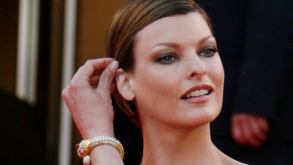 Linda Evangelista wants huge compensation from the beauty company