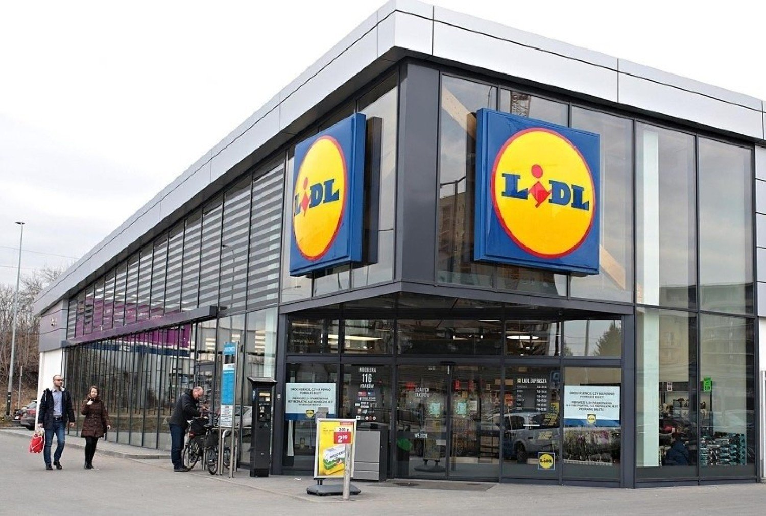 These Lidl stores in Kielce are open all week.  You can shop here on non-commercial Sundays [LISTA]