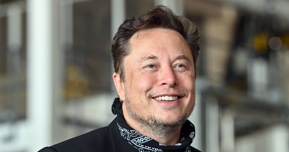 Majątek Amerykanina Elona Muska, dyrektora generalnego Tesli i właściciela firmy SpaceX, jest równy mieniu zgromadzonemu w sumie przez Billa Gatesa i Warrena Bufetta. Dwaj ostatni figurowali niegdyś na pierwszych miejscach list najbogatszych ludzi na świecie.