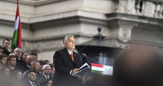 Dziesiątki tysięcy Węgrów zebrały się w Budapeszcie, by upamiętnić antysowieckie powstanie z 1956 r. oraz wyrazić poparcie dla premiera Viktora Orbana przed wyborami parlamentarnymi w 2022 roku. W rozpoczynającym kampanię wyborczą przemówieniu Orban zarzucił UE i USA mieszanie się w sprawy jego kraju.