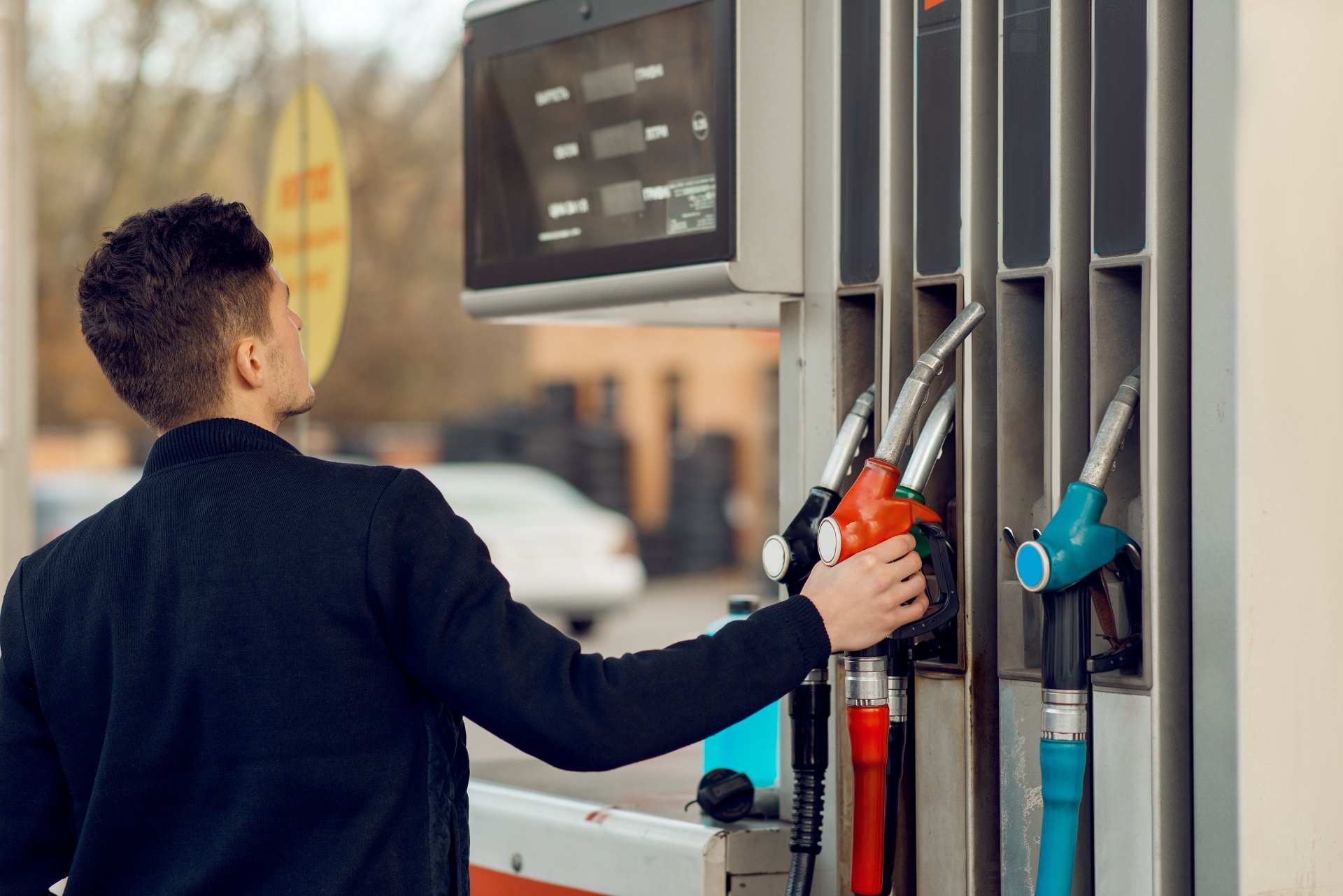 Gas stations will not show the price per liter