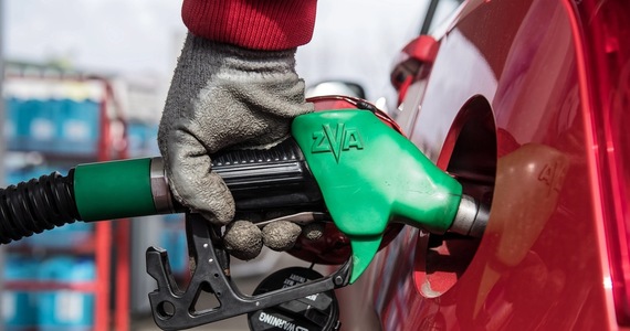 Limit cen na benzynę i olej opałowy wszedł w życie na Węgrzech. Będzie obowiązywać przez trzy miesiące. Za jego naruszenie stacjom benzynowym grozić będzie kara.