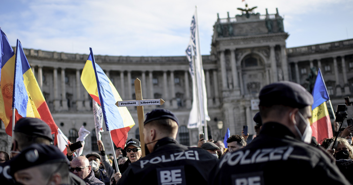 Arrests and skirmishes with police during an anti-lockdown demonstration in Vienna