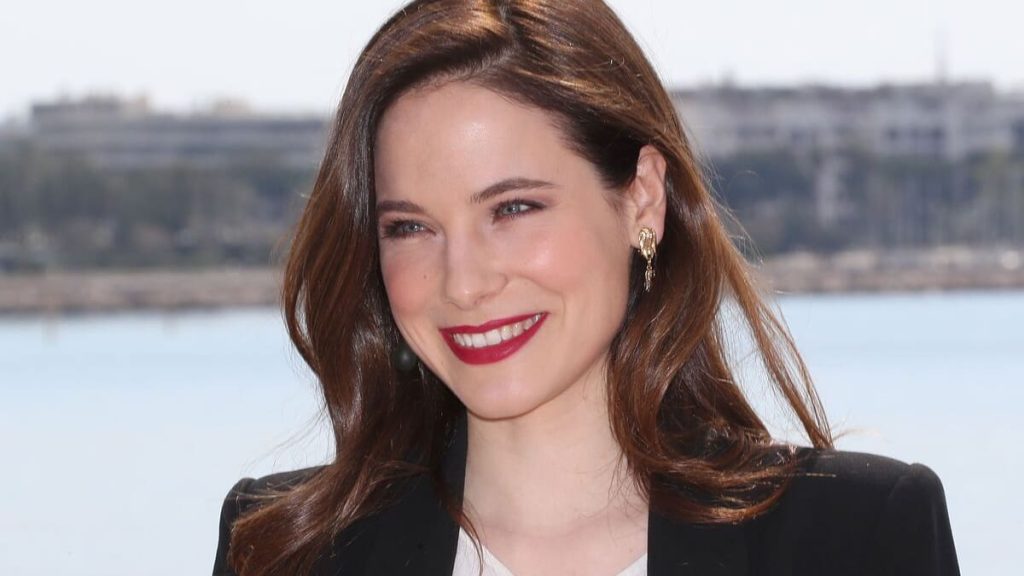 Carolyn Tavernas will be the voice of REM