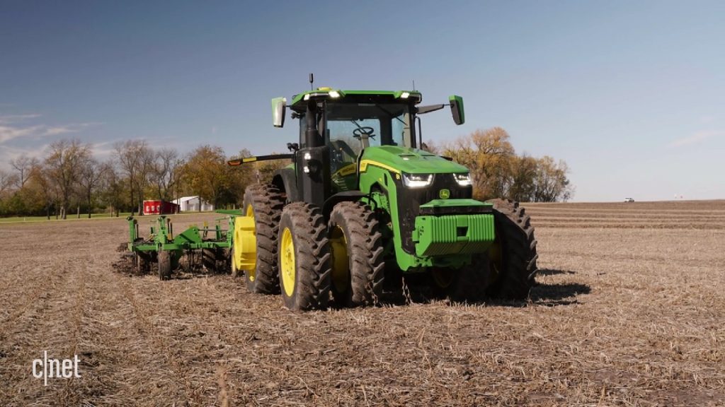 They just officially showed a fully autonomous tractor.  You won't believe what you can do! [WIDEO]