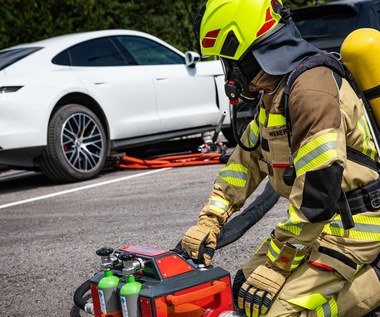 A new electric car fire extinguishing system has been developed