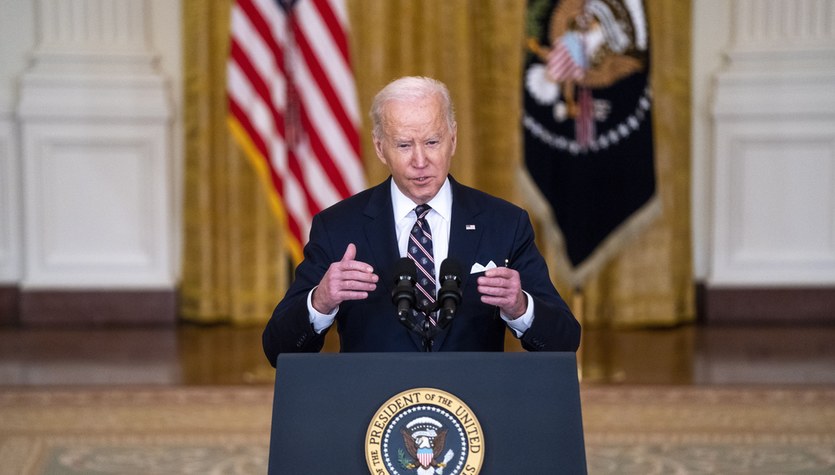 Russia and Ukraine war.  The United States imposes sanctions on Russia.  Joe Biden's speech