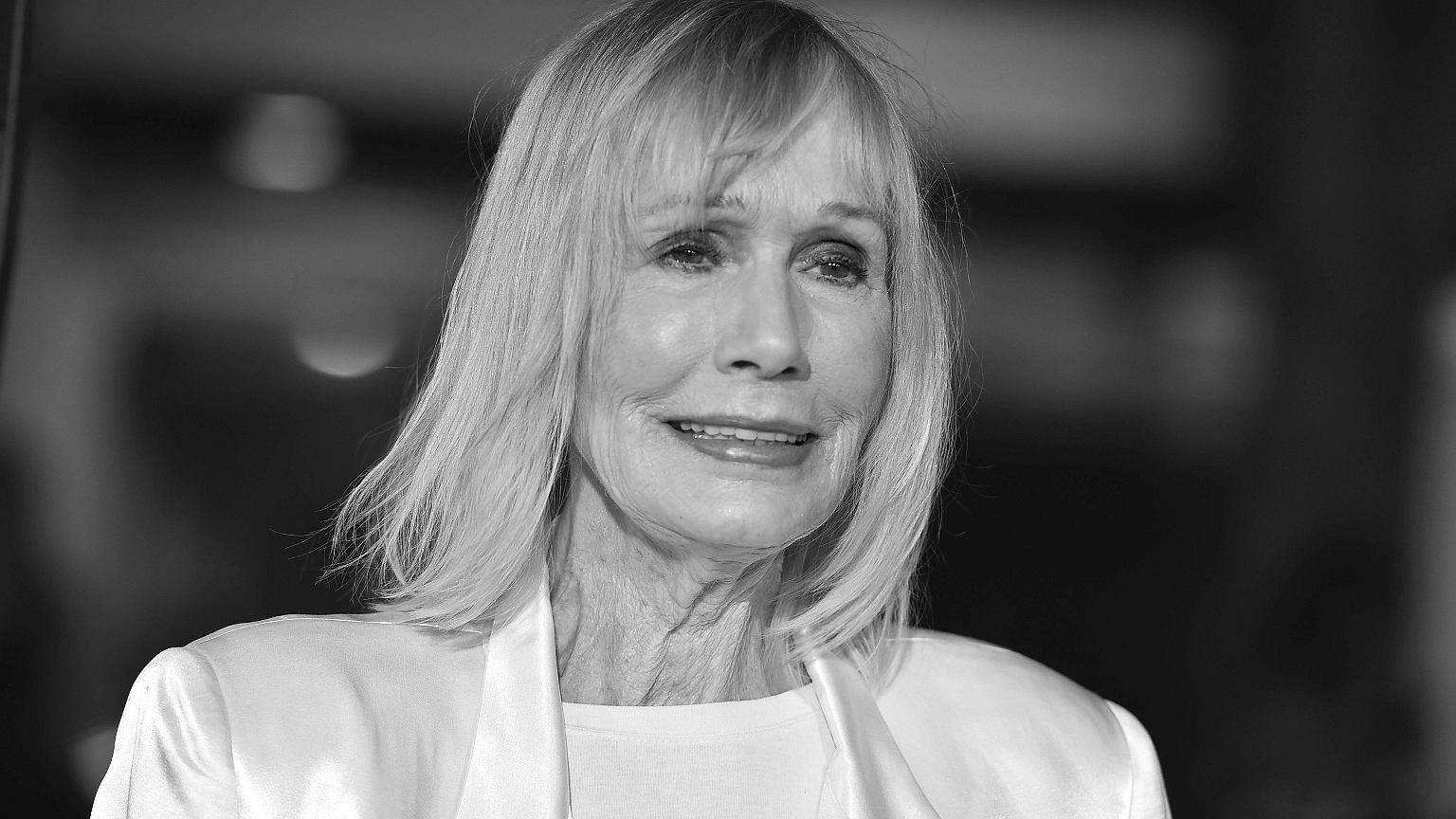 Sally Kellerman is dead.  She caused a sensation in the series "Mash" when she was 84 years old