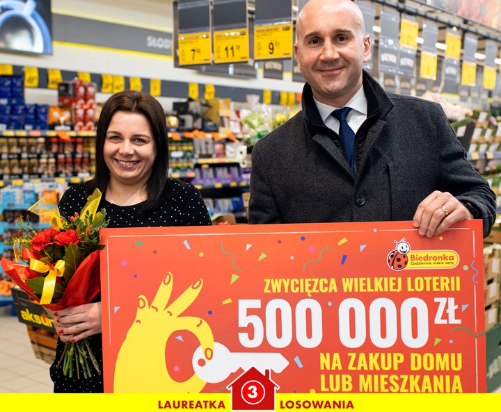 Pani Angelika z Żukowa wygrała 500 tysięcy złotych w loterii Biedronka