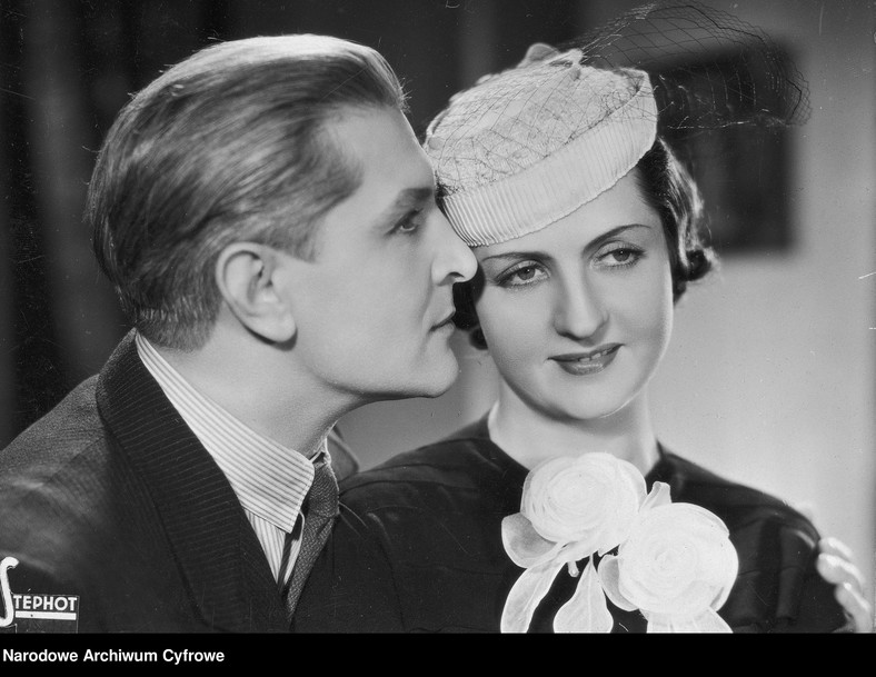 Francesek Brodević and Jadwiga Smosarska in the movie "two spies" (1935)