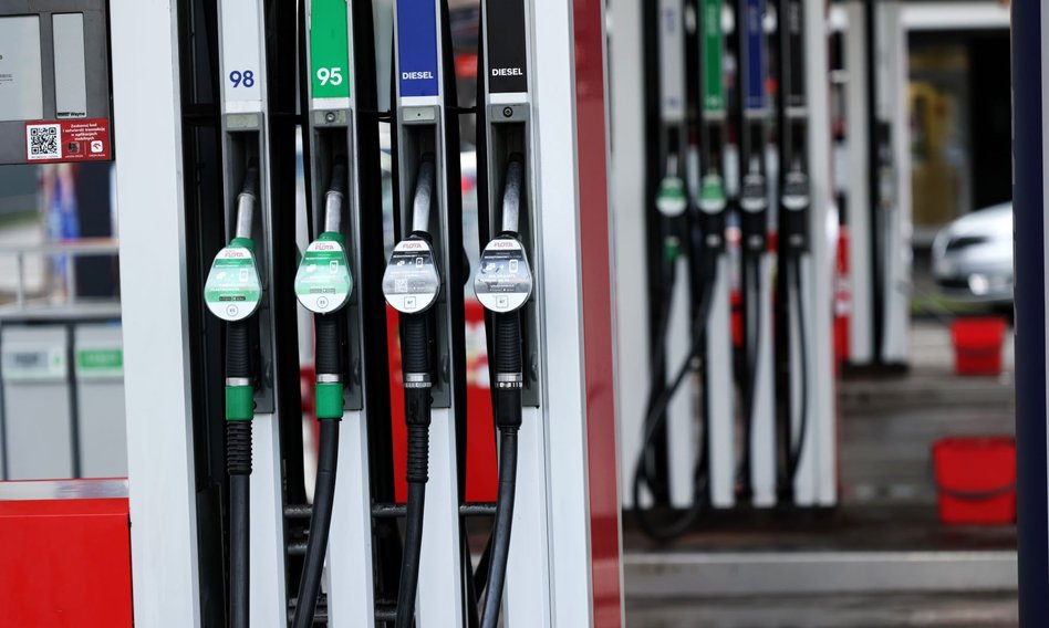 Discount at petrol stations.  Diesel and Pb95 prices are down, but LPG is at a record price