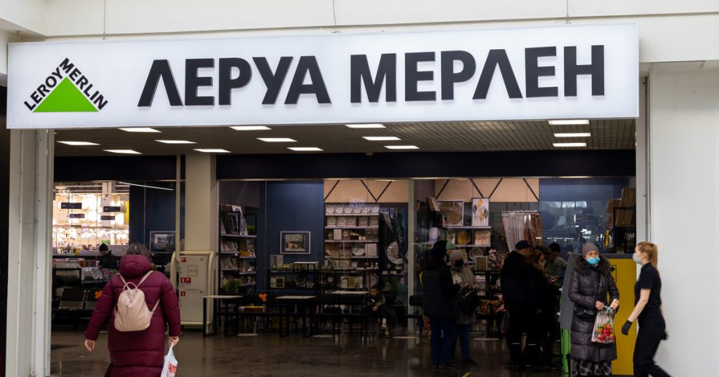 Leroy Merlin does not remain only in Russia.  The company cut off Ukrainian workers from the communication system