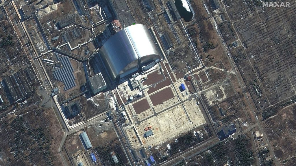 Rosjanie po 5 tygodniach opuścili elektrownię w Czarnobylu (fot. 2022 Maxar Technologies/Getty)