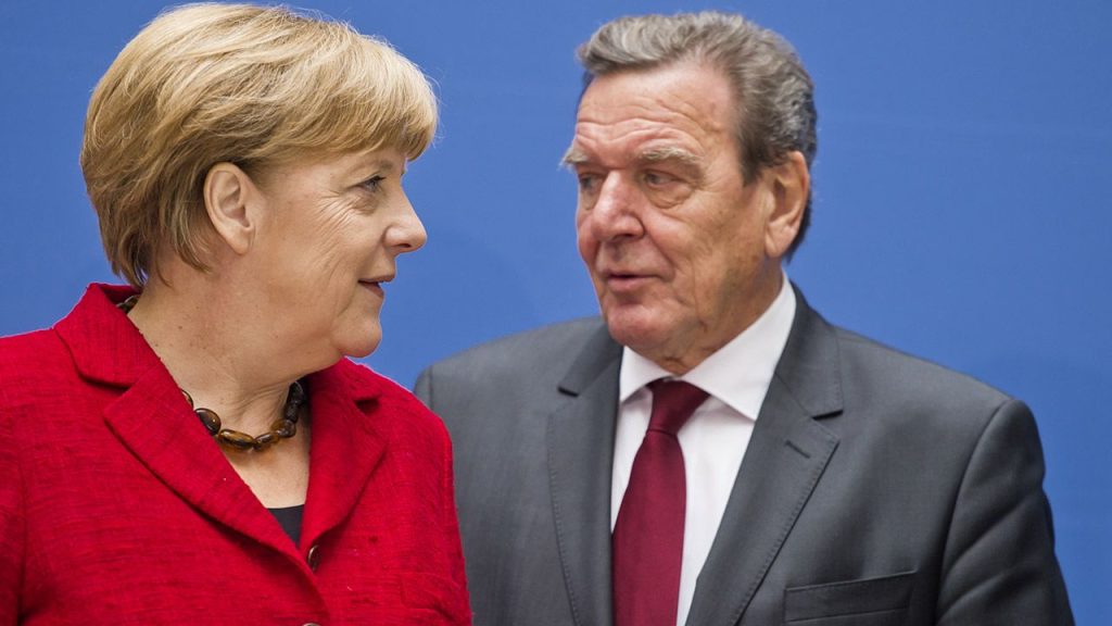 Gerhard Schroeder i Angela Merkel (fot.  Michael Gottschalk/Photothek via Getty Images)