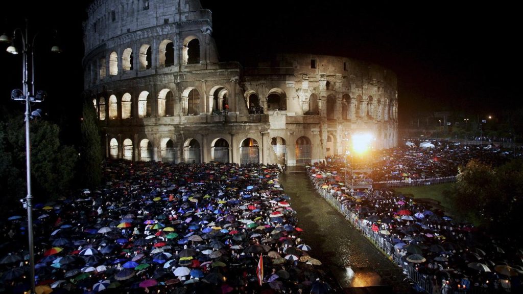 Good Friday 2022. Ukrainian and Russian families will carry the cross at the Colosseum.  Father Bowie Gusinski: I think Pope Francis is overcharging