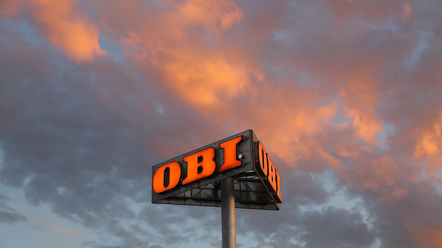 Russia.  OBI stores resume operations.  led by a Russian investor
