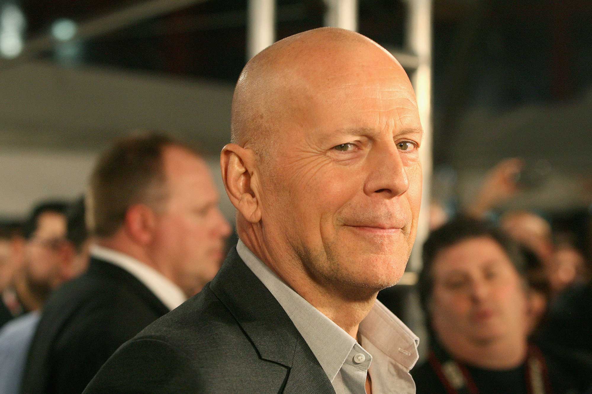 Sick Bruce Willis posed for a photo with his daughters