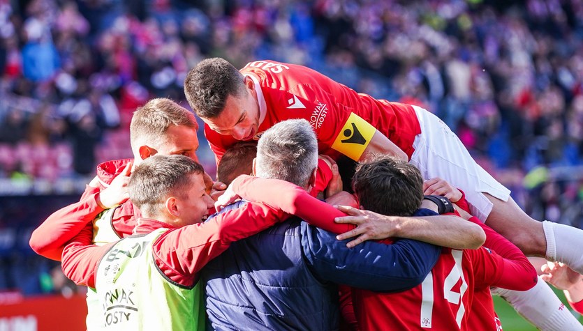 Wisła plays for life, but they are optimistic about the club.  "We have oxygen!"