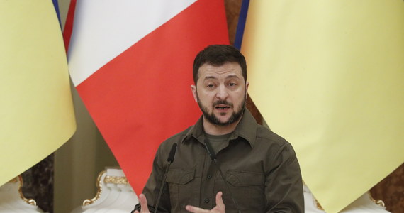 "Odblokowanie Mariupola drogą wojskową jest dzisiaj niemożliwe" – powiedział prezydent Ukrainy Wołodymyr Zełenski, cytowany przez agencję Ukrinform. "Takie są wnioski dowództwa naszej armii" – podkreślił.