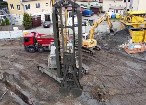 A 100-ton "beast" digs a hole 18 meters deep