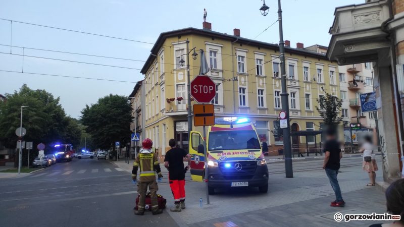 2/4 a drunk man on the roof of a dwelling house on Borovsky Street