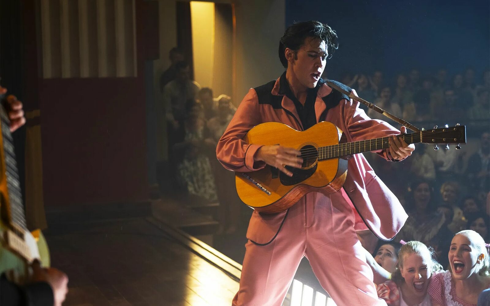 Elvis (2022) - review, opinion about the film [Warner Bros].  return of the king