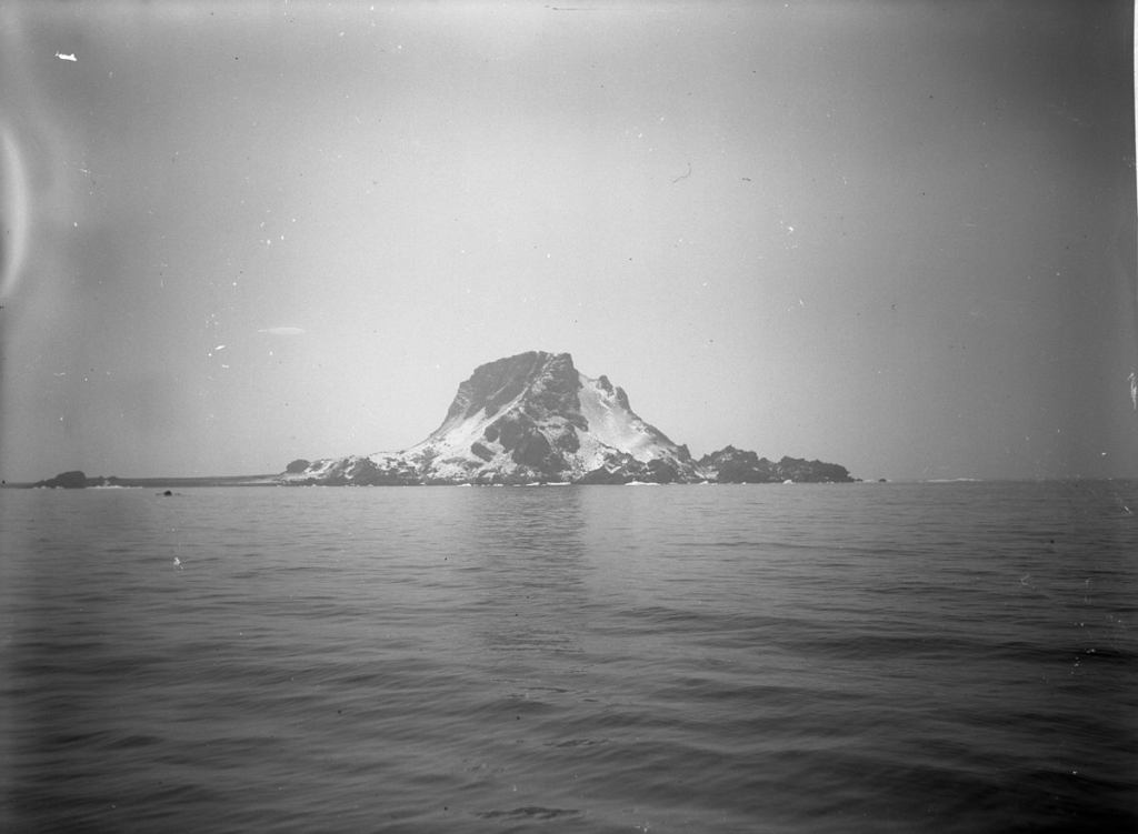 Charles XII's Island ((nor Karl XII-?oh), photo from 1898, taken during a Swedish expedition.