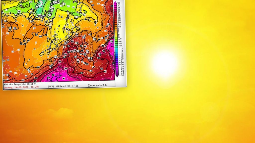 Long weekend weather.  Heat is coming to Poland.  Where will you be the hottest?  Synoptic talk about "madness"