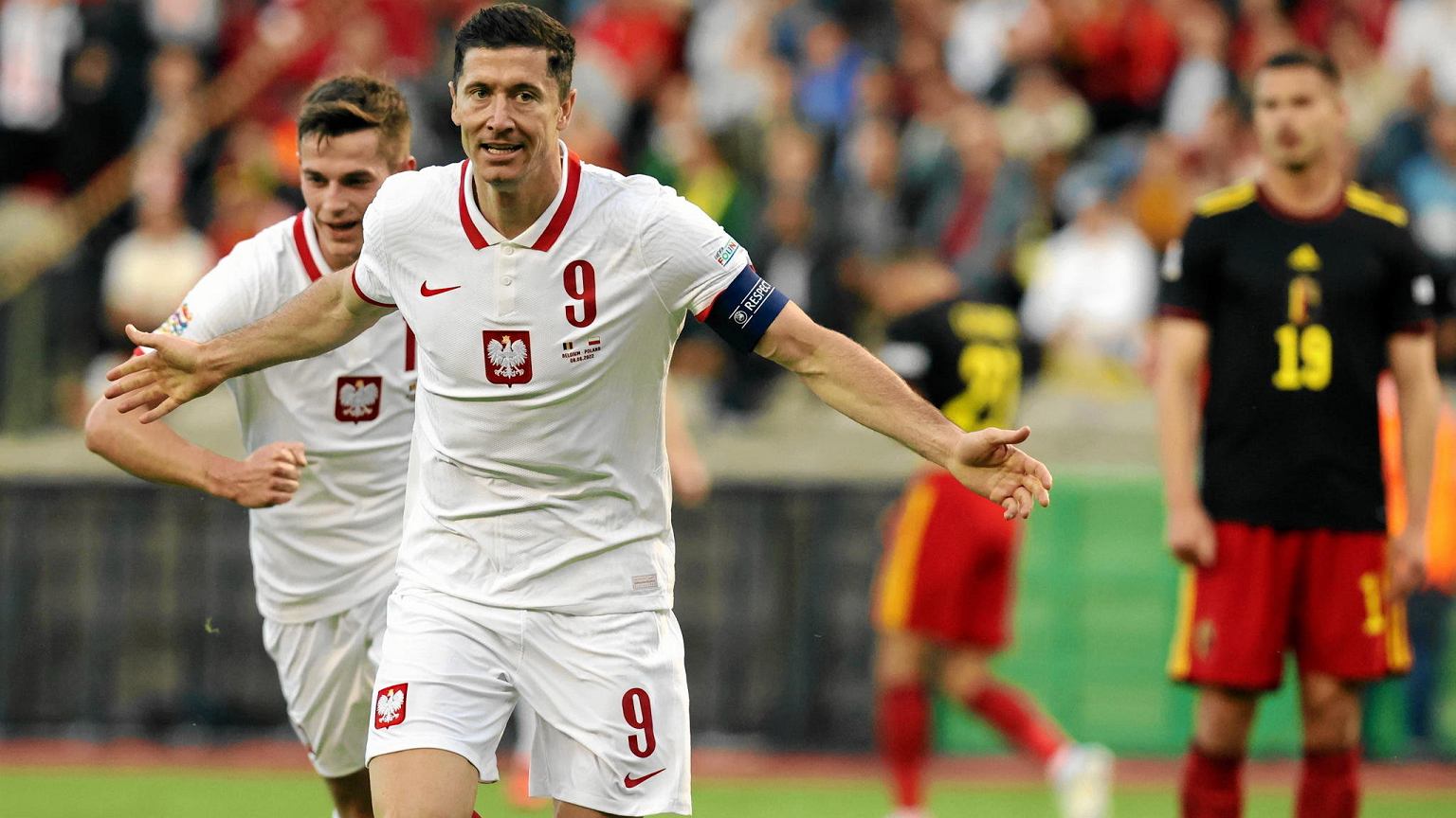 Manchester United are ready to pay big money to Lewandowski for football