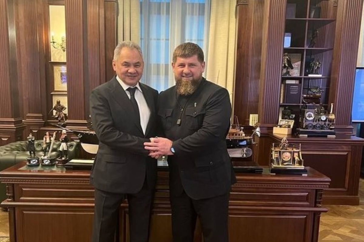 People look at Kadyrov's shoes and burst out laughing.  Can you see it too?  - O2