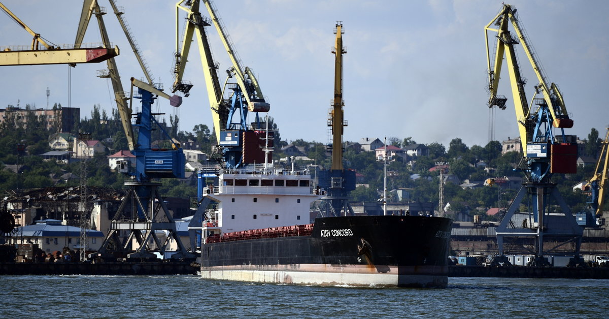 The first foreign ship left the port of Mariupol since its capture.  Immediately after the main meeting