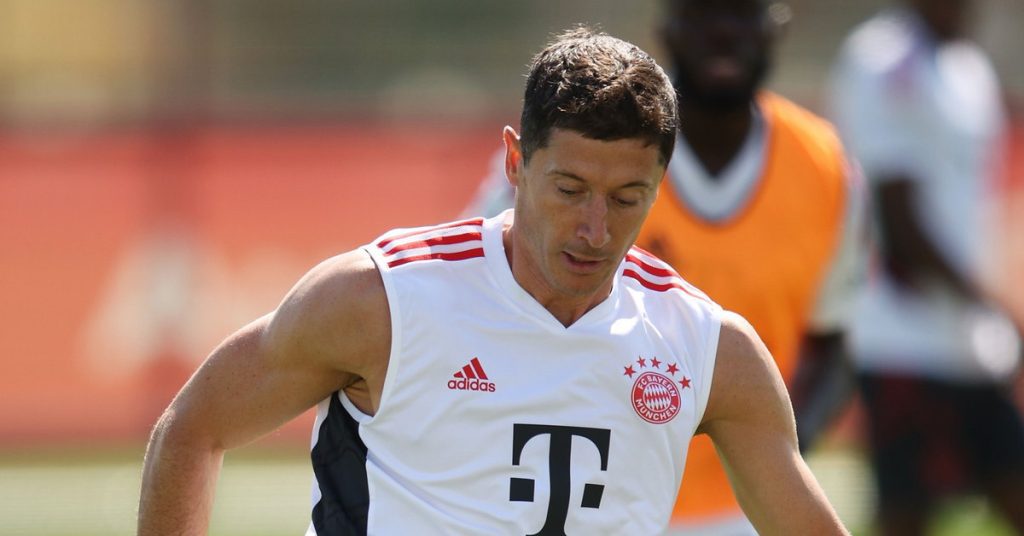 Bayern would be happy to sell Lewandowski.  Thanks to him, he will break the record