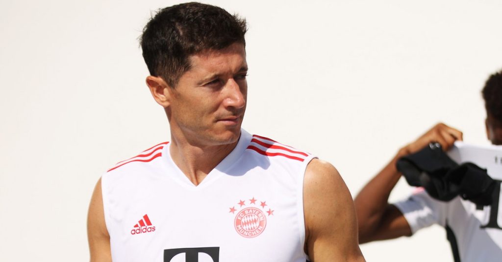 Bayern Munich introduced the team.  Not a word about Robert Lewandowski