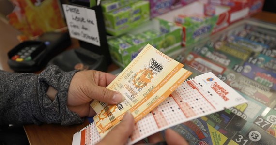 We wczorajszym losowaniu loterii Mega Millions padła główna nagroda o szacowanej wysokości 1,28 miliarda dolarów. Pieniądze trafią do szczęśliwca ze stanu Illinois.