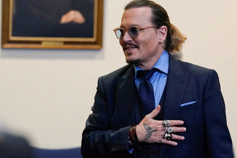 Johnny Depp sells his work