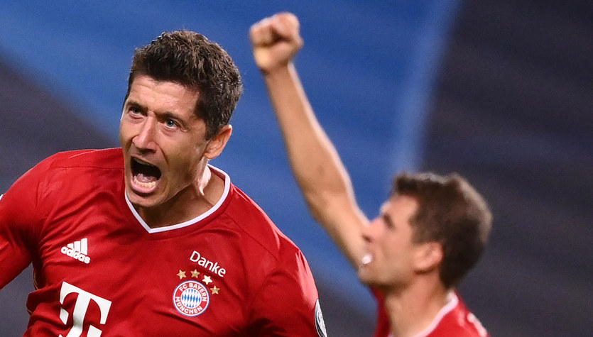 Lewandowski "crushed" his opponent, and stuck his "pin"!  Thus criticized the pole