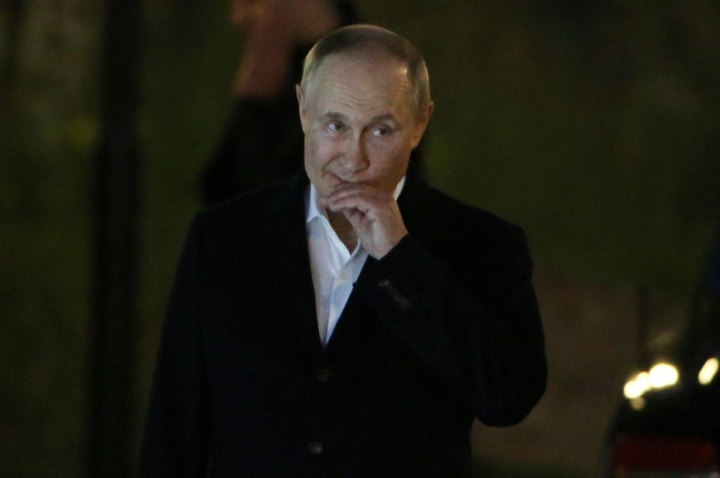 Putin can not move his right hand?  These recordings feed thought - o2