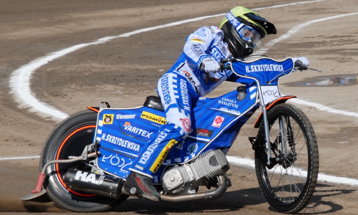 Speedway Saturday.  Will we meet the relegated eWinner from League One?  In Gniezno, they kept their fingers crossed for the eagle