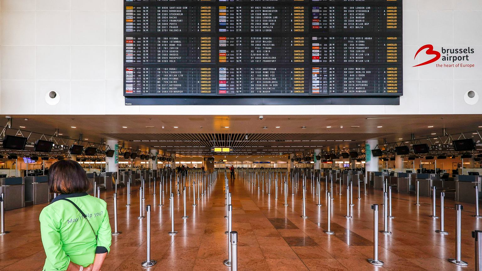 The crisis is deepening in the airline industry.  Brussels Airlines and Scandinavian SAS cancel flights during the holidays