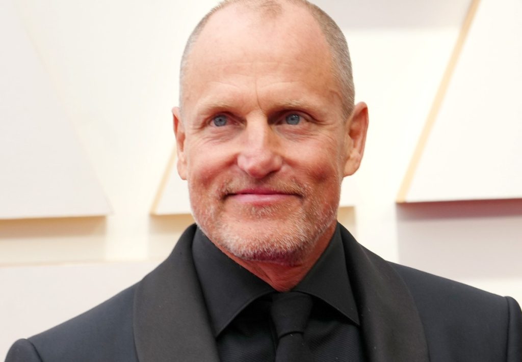 Woody Harrelson will play rock music on the yacht?