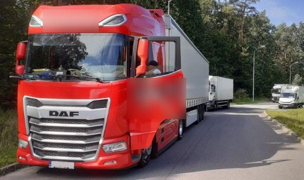 Cab is too tall only in Poland?  Additional clarification on the control DAF XG +