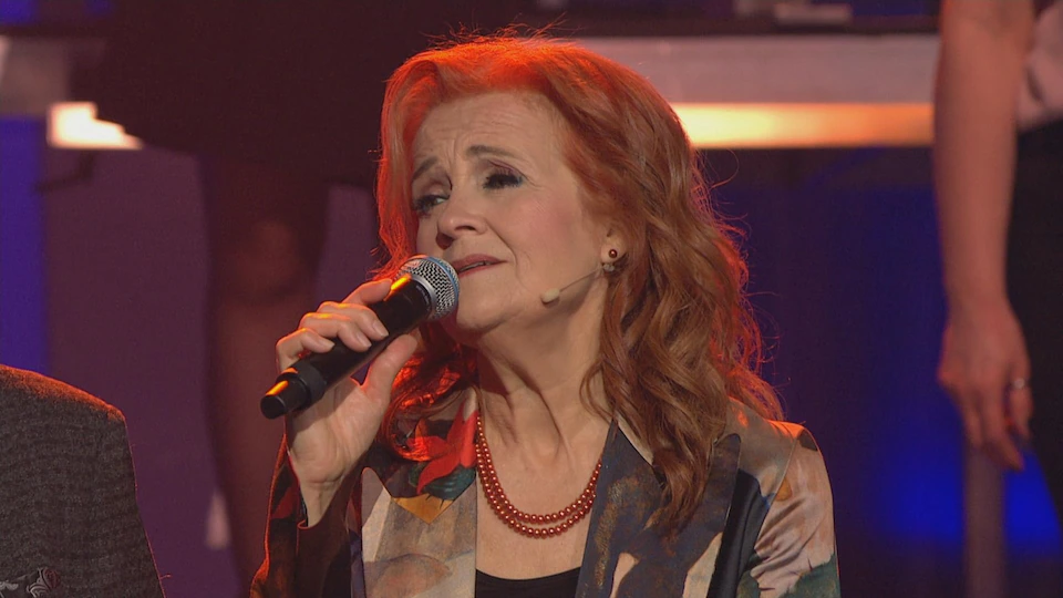 Marie-Denis Pelletier sings at the microphone.