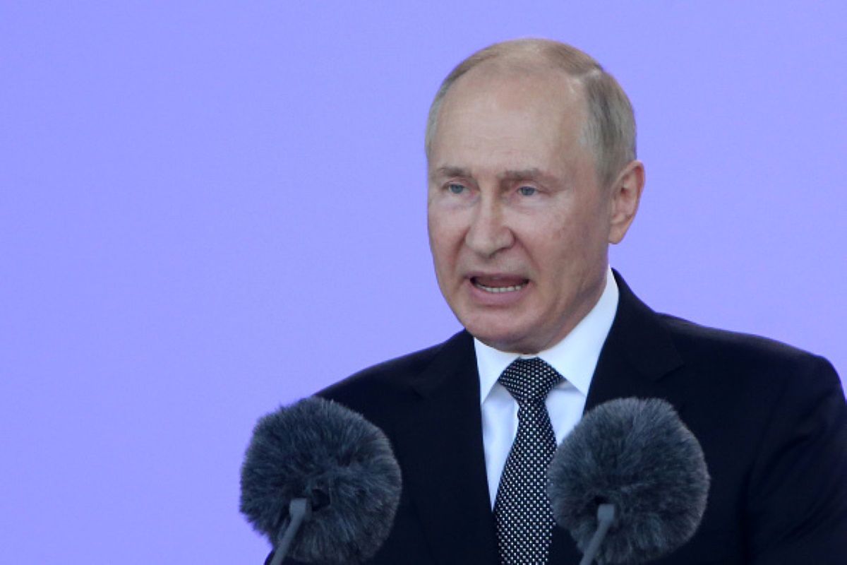 Russia's defeat in Ukraine.  Meanwhile, Putin.  The video speaks for itself - O2